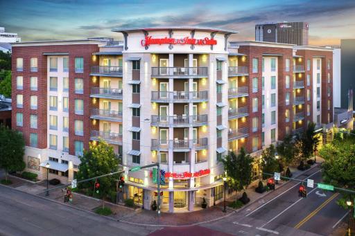Hampton Inn & Suites Chattanooga Downtown - Housity