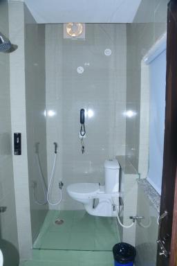 Hotel Gridhakuta International - Housity