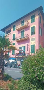 Hotel Serena - Housity