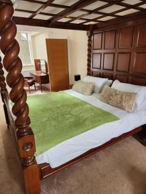 The Garden Bar Rooms - Housity