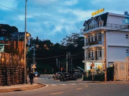 Trung Hiếu Hotel - Housity