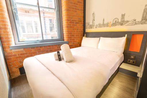 easyHotel Manchester - Housity