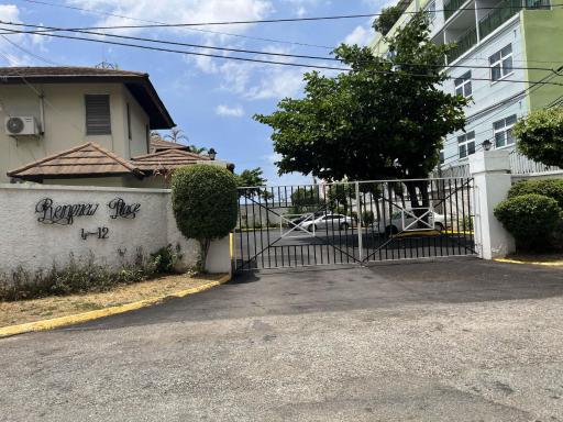 Finest Accommodation Renfrew Place 1 Bedroom Apt # 42 New Kgn 4--12 Renfrew Rd - Housity