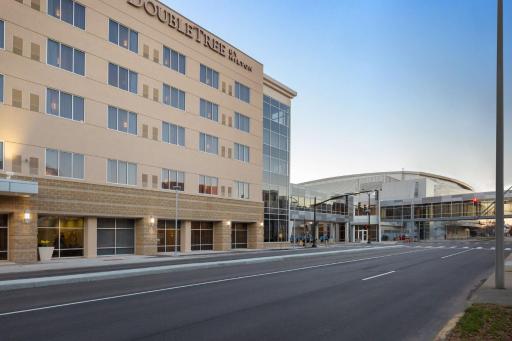 DoubleTree by Hilton Evansville - Housity