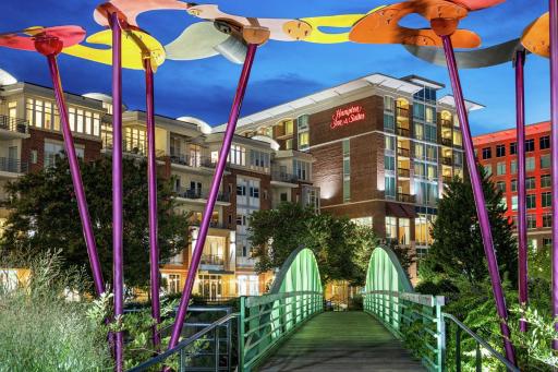 Hampton Inn & Suites Greenville-Downtown-Riverplace - Housity