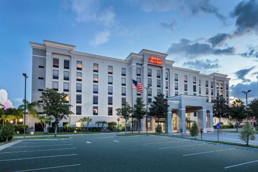 Hampton Inn & Suites Orlando International Drive North - Housity