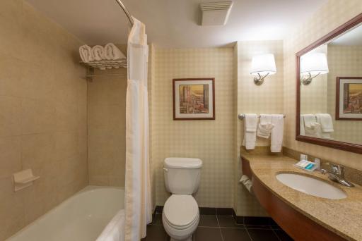 Hilton Garden Inn Manchester Downtown - Housity