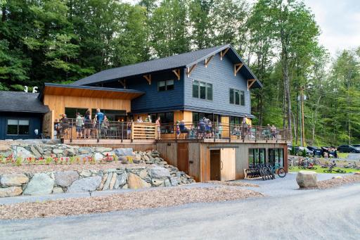 Madbush Falls - Housity