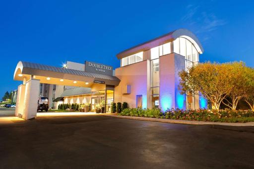 DoubleTree by Hilton Roseville Minneapolis - Housity