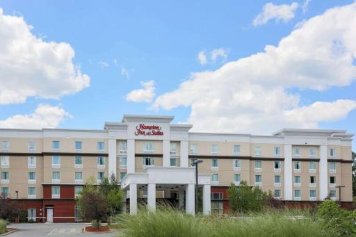 Hampton Inn & Suites Poughkeepsie - Housity