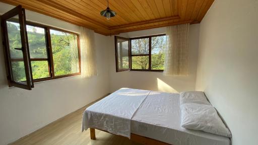 Aileye Uygun Dağ ve Orman Manzaralı Taş Dağ Evi - Housity