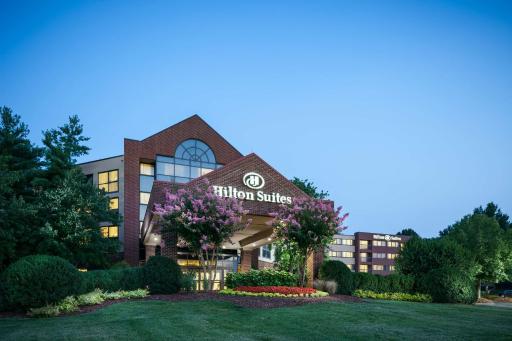 Hilton Suites Brentwood - Housity