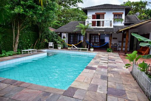 Casa c piscina e churrasqueira no Guarujá - SP - Housity