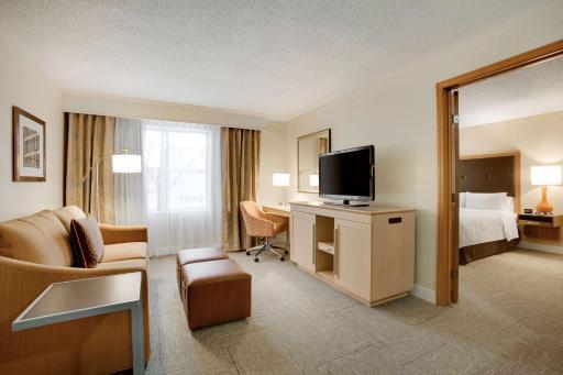 Hampton Inn & Suites Cleveland-Independence - Housity