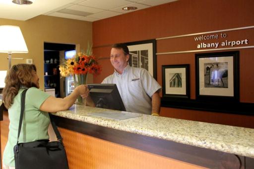Hampton Inn & Suites Albany-Airport - Housity