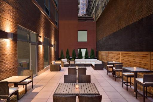Hilton Garden Inn New York Times Square South - Housity