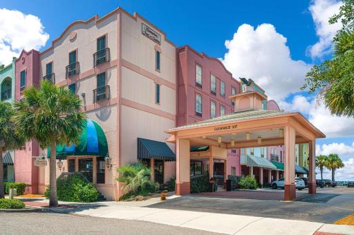 Hampton Inn & Suites Amelia Island-Historic Harbor Front - Housity