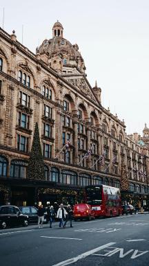 Luxury Knightsbridge apartment outside Harrods - Housity