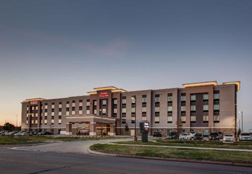 Hampton Inn & Suites-Wichita/Airport, KS - Housity