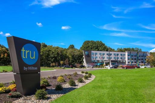 Tru By Hilton Saint Joseph - Housity