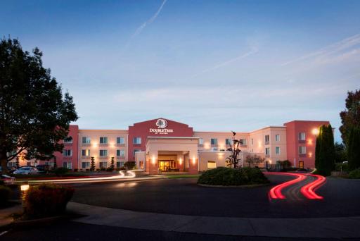 DoubleTree by Hilton Vancouver - Housity