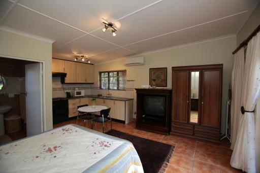 Rose Petals Guest House - Housity