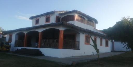 La villa blanche 1er étage TSIMAHARIVAGNA - Housity