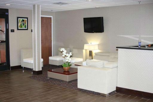 Hampton Inn Williamston - Housity