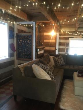 Historic 1850 Log Cabin - Housity