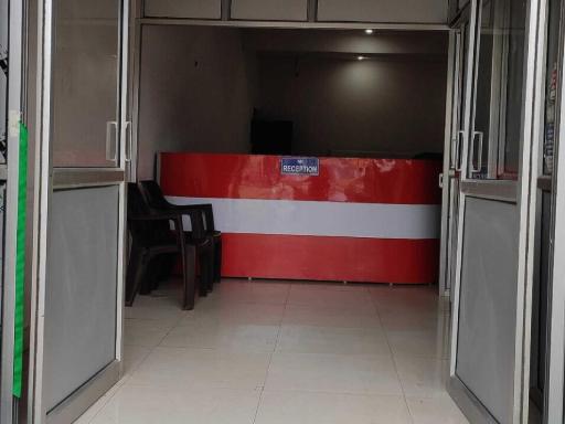 OYO Hotel Diamond - Housity