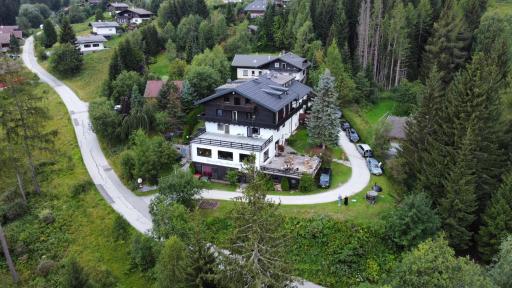 Blue Mountain Hotel - Housity