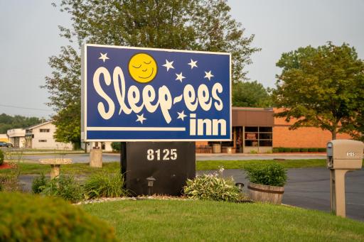 Sleep-ees Inn - Housity