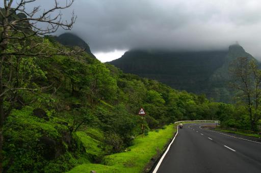 Amboli Hotel River View Villa - Housity
