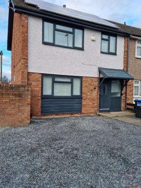 Entire House - Cheshire Oaks/Ellesmere Port - Housity