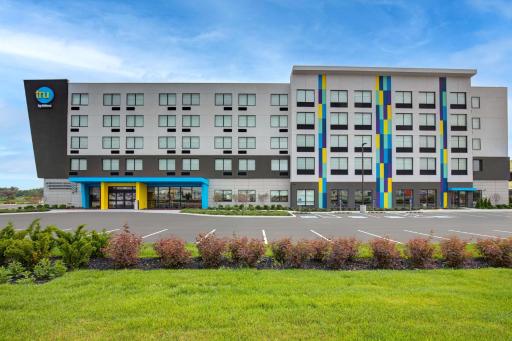 Tru By Hilton Toronto Airport West - Housity