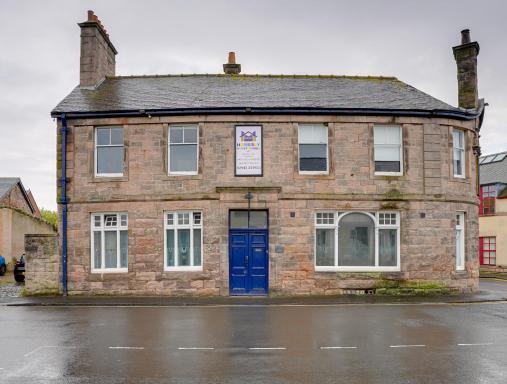 Homesly Guest Rooms, Comfortable En-suite Guest Rooms with Free Parking and Self Check-in - Housity