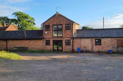 Hillfields Farm Barn - A Rural Equestrian Escape - Housity