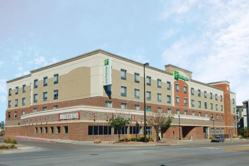 Holiday Inn Omaha Downtown - Waterpark, an IHG Hotel - Housity
