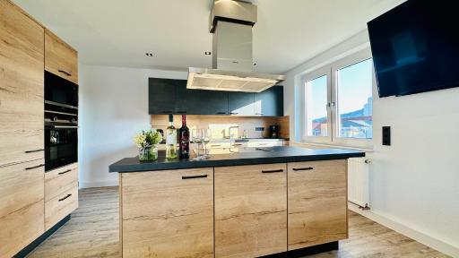 B&W Apartments - Housity