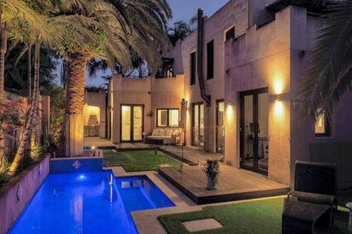 Luxury Thirroul Resort Home Pool Spa Home Theatre - Housity
