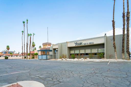 Royal Plaza Inn - Housity