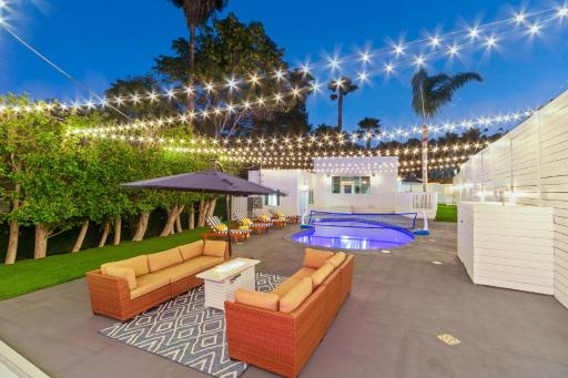 Studio City Contemporary Villa with Pool Sleeps 10 - Housity