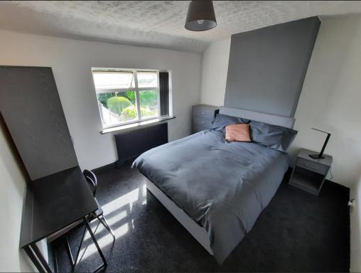 Bostin' Black Country House - Housity