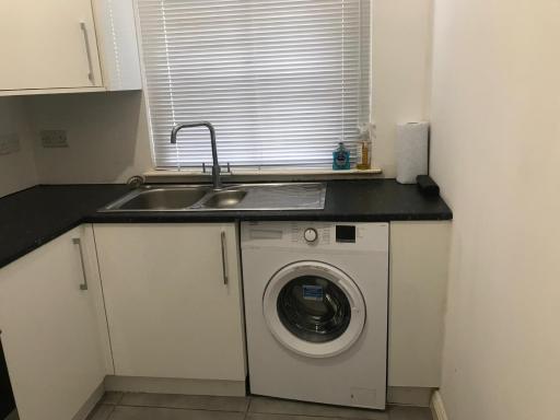 1 Bedroom Available 5 Minute From Centre & Station - Housity