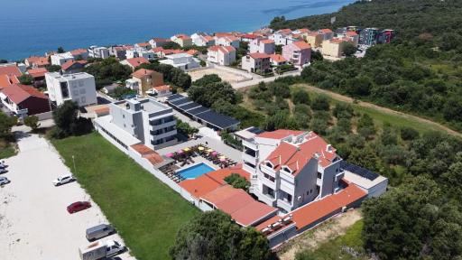 Aparthotel Plat - Housity