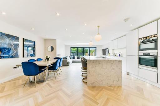 Modern 3 bed Entire House, Gym & Underfloor Heating - Housity