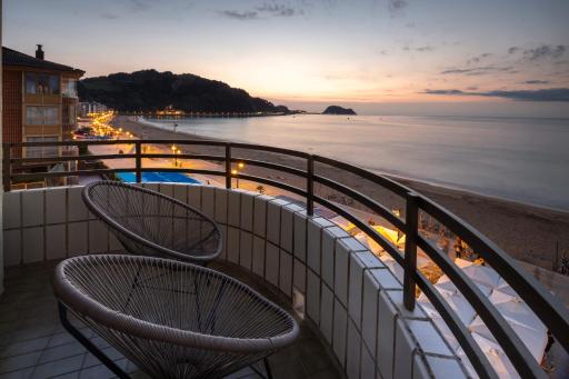 Zarautz Beach with parking by Aston Rentals - Housity