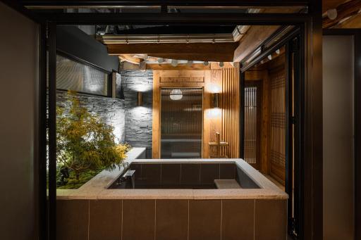 Luxury hanok with private bathtub - SW03 - Housity