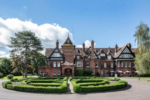 Woodlands Park Hotel - Housity