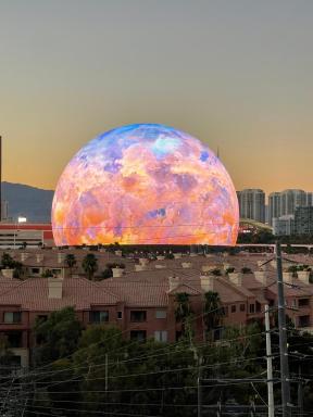 Modern Oasis Steps Away from the Las Vegas Strip - Housity